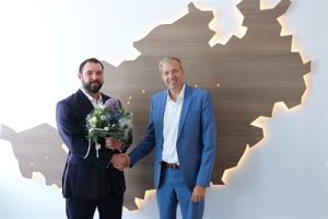 Begrüßung mit Handschlag